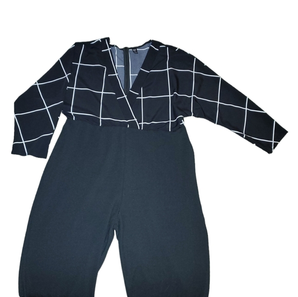 NWOT SHEIN Jumpsuit 3X Surplice Neck High Waist, Black and White Plus Size - Picture 4 of 8